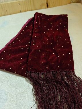 Uno Alla Volta Evening Wear Scarf. Purple Velvet, Polyester Lined, And Tassels.